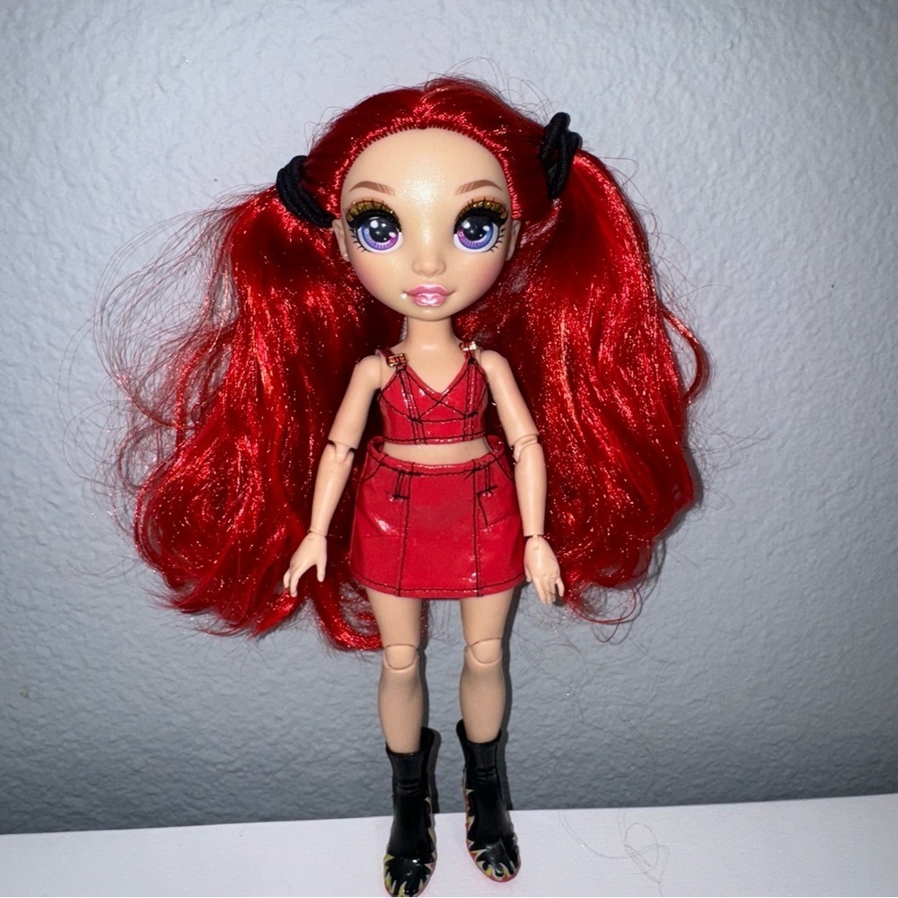 2019 MGA Rainbow High‎ Red Hair Ruby Anderson Doll 11in Fully Articulated Girls